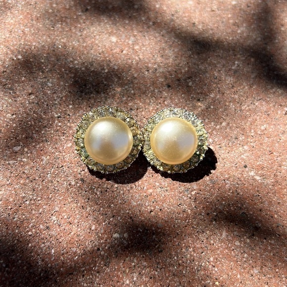 VINTAGE RICHELIEU Faux Pearl & Rhinestone Earrings, Clip On - Picture 1 of 6